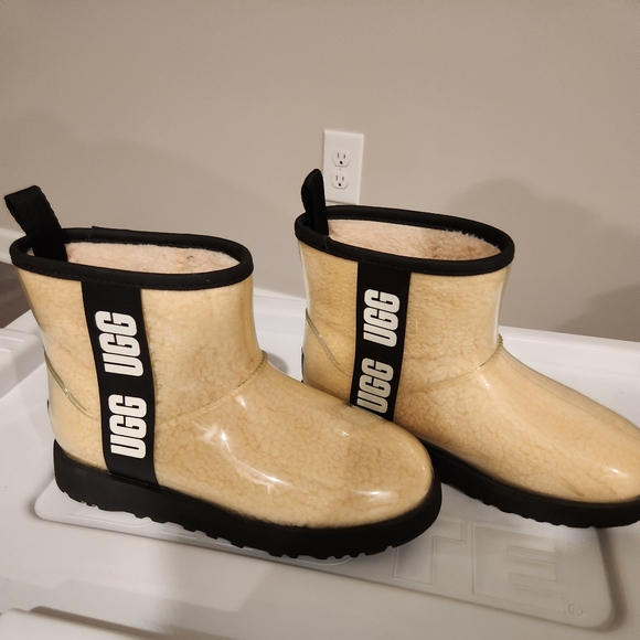 Ugg rain boots - Picture 3 of 4